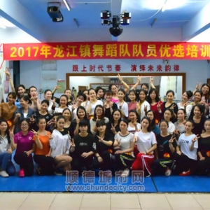 更上一層樓！龍江重組30多人鎮(zhèn)舞蹈隊