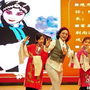 戲曲進校園蓬勃開展 弘揚傳統(tǒng)藝術(shù)如何落到實處？ 　　