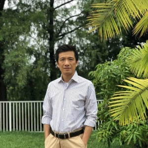 以一個(gè)行動(dòng)者的姿態(tài)去思考——訪美國(guó)恩波利亞州立大學(xué)商學(xué)院助理教授王華慶博士