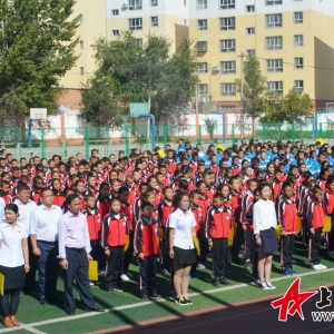 盡精微  致廣大——博樂市第五中學(xué)開學(xué)典禮用國語國學(xué)文化涵養(yǎng)學(xué)生“美麗心靈”