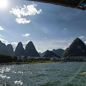 　　桂林山水甲天下 | 水墨漓江畔，溫暖桂林夢(mèng)！