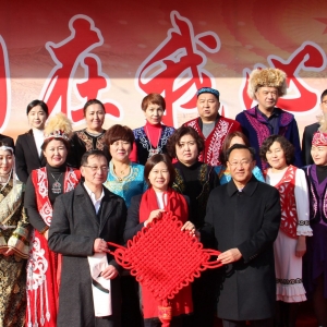 新疆博樂市第五中學(xué)舉行“民族團(tuán)結(jié)一家親”工作成果展示活動