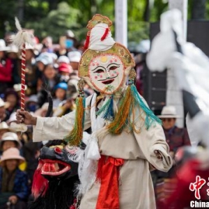 西藏打造新編現(xiàn)實(shí)題材藏戲舞臺(tái)劇《高原春雷》