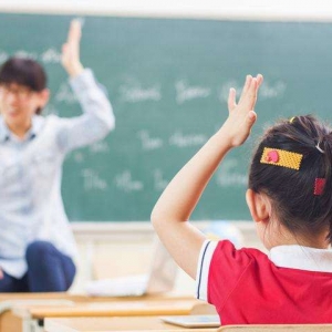 申城小學(xué)晚托延至18時(shí)，師資難題如何解