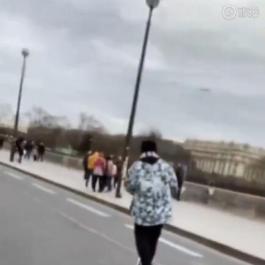 周杰倫騎滑板車為何引圍觀？ 是不是該再寫首歌呢