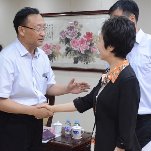 辭賦紀(jì)念碑矗立復(fù)旦大學(xué) ——《“華東人民革命大學(xué)賦”紀(jì)念碑揭幕儀式》在復(fù)旦大學(xué)舉行，辭賦作者劉書環(huán)應(yīng)邀出席