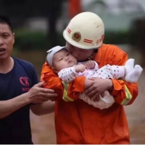 眾志成城！齊力抗洪！
