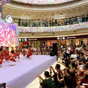頌祖國(guó)、迎軍運(yùn)文藝匯演 蔡甸家長(zhǎng)孩子“嗨”起來