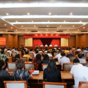 泗涇鎮(zhèn)召開黨政負(fù)責(zé)干部會議，宣布區(qū)委有關(guān)干部人事任免決定