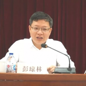 泗涇鎮(zhèn)召開黨政負(fù)責(zé)干部會議，宣布區(qū)委有關(guān)干部人事任免決定