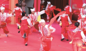 《安塞風(fēng)·腰鼓情·黃土戀》專場獻(xiàn)演于上海大世界、中山公園 　　