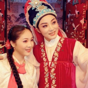 她們從朝鮮戰(zhàn)場得來的戲，65年前首演89場，而今在新一代發(fā)揚光大?