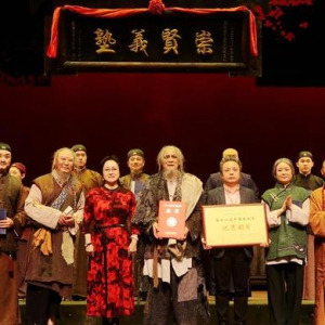 “都市新淮劇”升級！《武訓(xùn)先生》福州熱演，同行改簽看戲