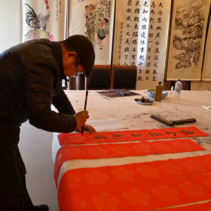 揮毫潑墨展風(fēng)采，書畫活動暖民心