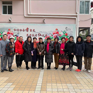 劉松林會(huì)長(zhǎng)攜同曹琳主任江琴副會(huì)長(zhǎng)等慰問(wèn)黃浦區(qū)第一福利院