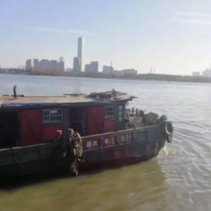 一家三口從江蘇搭貨船“偷渡”來滬   欲從徐匯濱江上岸被群眾制止，結(jié)果你懂的！
