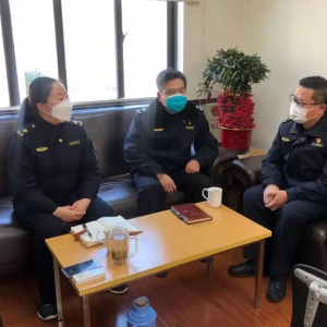 嚴(yán)永康至松江城管岳陽街道中隊(duì)實(shí)地檢查疫情防控工作