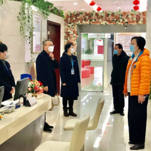 奉賢區(qū)民政局黨委書(shū)記、局長(zhǎng)陳靜到區(qū)婚姻登記處檢查指導(dǎo)疫情防控工作