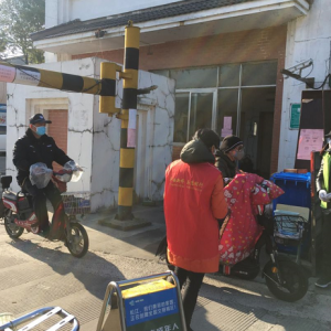 松江區(qū)新橋鎮(zhèn)這個黨群服務點組織居民守望相助，讓社區(qū)防控充滿溫情