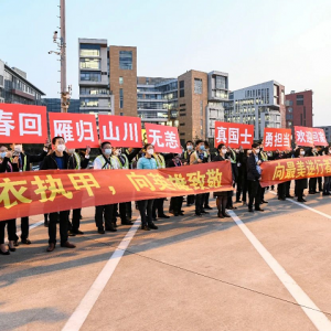 致敬、慰問(wèn)、感謝！李強(qiáng)歡迎這些白衣戰(zhàn)士平安凱旋，叮囑他們休息好、調(diào)整好、恢復(fù)好
