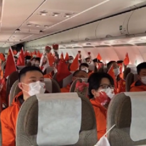 回家了！逆行英雄返滬包機(jī)抵達(dá)虹橋機(jī)場(chǎng)