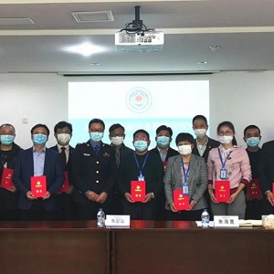 松江城管聘請12名人大代表政協(xié)委員 擔任首屆人民監(jiān)督員