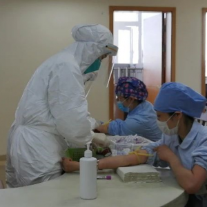 奉賢區(qū)中心醫(yī)院為全院工作人員提供免費核酸檢測、抗體檢測