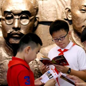 李佳琦和援鄂醫(yī)療隊員、航天工程技師一起為紅色文創(chuàng)代言，合適嗎？
