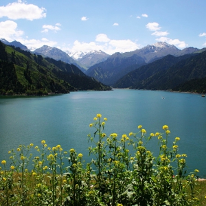 天池賦——為新疆天山天池管委會(huì)授予“榮譽(yù)山人”稱(chēng)號(hào)而作