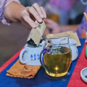 好茶葉不再怕山高路遠(yuǎn)水長(zhǎng)，上海松江從生產(chǎn)端到銷售端，全鏈條幫助云南茶農(nóng)