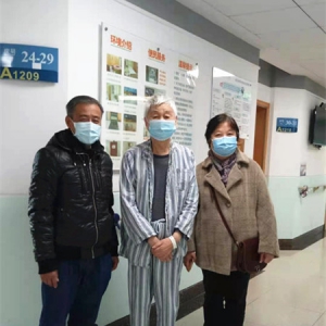 上鋼街道耀華社區(qū)第七黨支部趕赴新華醫(yī)院慰問劉松林會(huì)長(zhǎng)