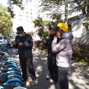 掃碼使用共享單車，掃出來卻是辦貸款……這種行為，松江城管罰了！