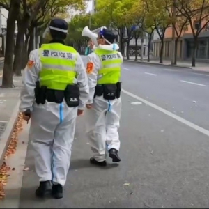 孔鴻聲：警徽，在“疫”線閃耀——獻(xiàn)給奮戰(zhàn)在“疫”線的人民警察