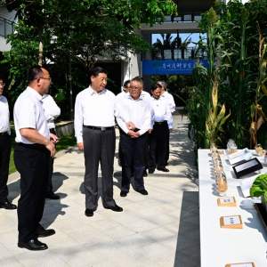 習(xí)近平在海南考察時(shí)強(qiáng)調(diào) 解放思想開(kāi)拓創(chuàng)新團(tuán)結(jié)奮斗攻堅(jiān)克難 加快建設(shè)具有世界影響力的中國(guó)特色自由貿(mào)易港