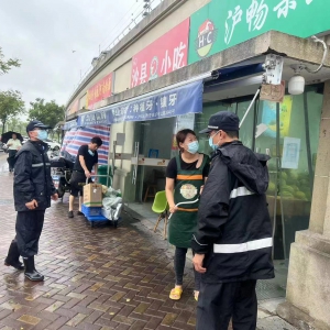 上下齊心戰(zhàn)臺(tái)風(fēng)，眾志成城排隱患